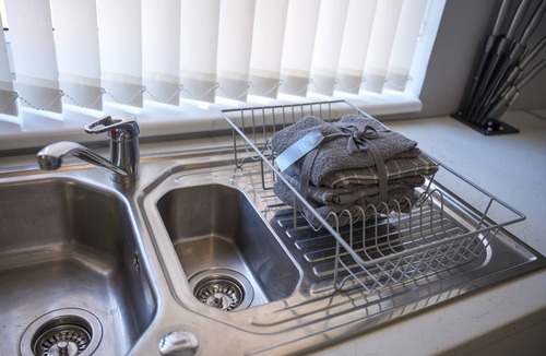 Wishaw House | 3BR House By Caledonia Luxe Stays Wishaw | Sleeps7