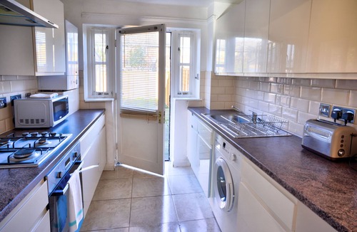 Docklands House | 3BR House Near London Excel, Sleeps 6. Fast Wifi Great Location. Ideal 4 Groups