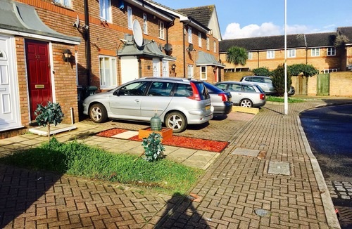 Docklands House | 3BR House Near London Excel, Sleeps 6. Fast Wifi Great Location. Ideal 4 Groups