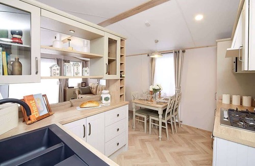 Prestonpans House | 3BR Luxe Coastal Lodge - Sleeps 8- Seabreeze Lodge