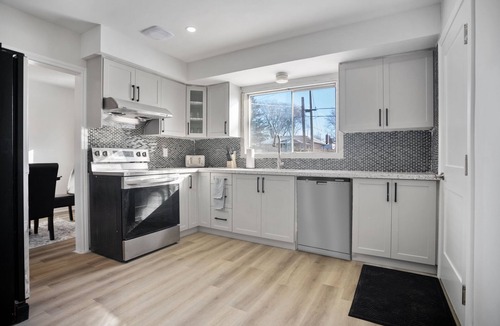 London House | 3BR main floor, 5 minutes to Victoria Hospital