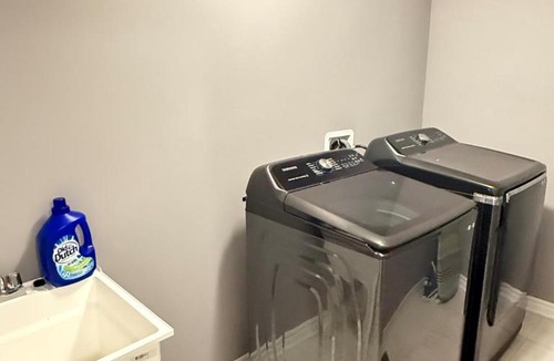 Port Colborne Apartment | 4-Bdrm Comfort with Fireplace mins from Downtown