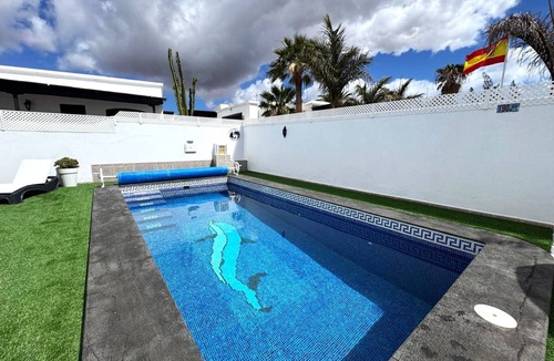 Costa Teguise Villa | 4 bed/3bath villa- 50 metres from Playa Bastian- play area- air con- heated pool