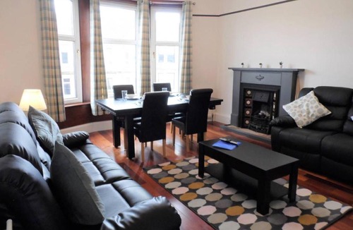 Paisley Apartment | 4 Bed Apartment, Paisley - Near GLA Airport