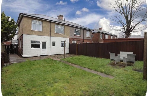 Scunthorpe House | 4 Bed Contractor Base Ideal for Business or Leisure Stays