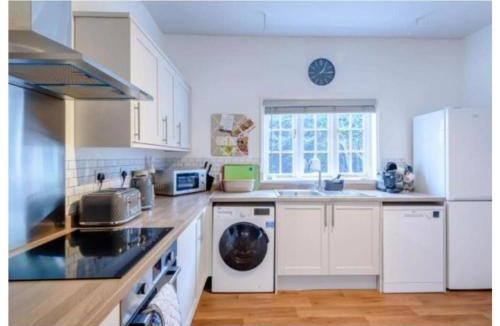 Ulceby House | 4 Bed-FreeWiFi-Sleeps 8-CarCharger