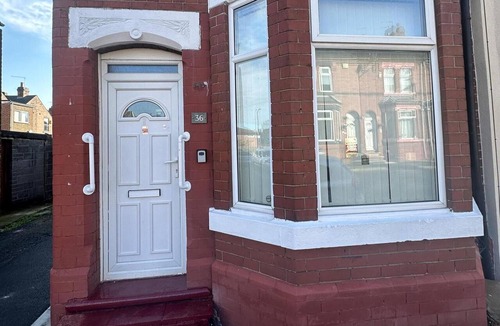 Doncaster House | 4 Bed House - Sleeps 10 - Garden - Parking - Wifi