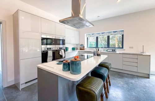 Acton House | 4 Bed in Acton (oc-k40259)