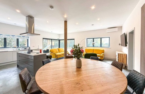 Acton House | 4 Bed in Acton (oc-k40259)