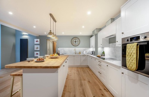 Ewhurst Green Cottage | 4 Bed in Ewhurst Green (oc-w31032)