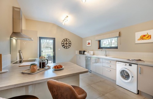 Ewhurst Green Cottage | 4 Bed in Ewhurst Green (oc-w31032)
