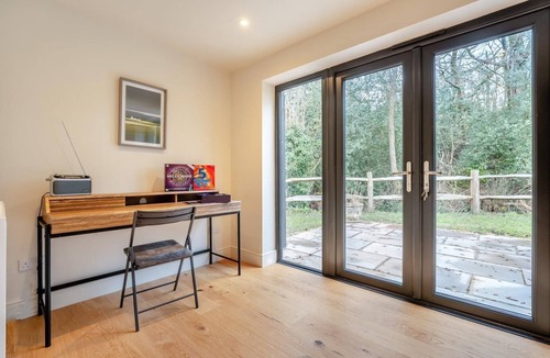 Ewhurst Green Cottage | 4 Bed in Ewhurst Green (oc-w31032)