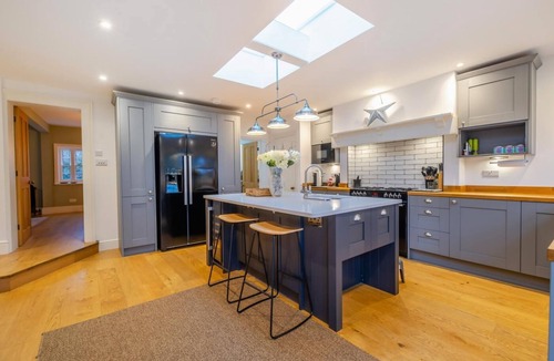 Maidstone Cottage | 4 Bed in Maidstone (oc-s30425)