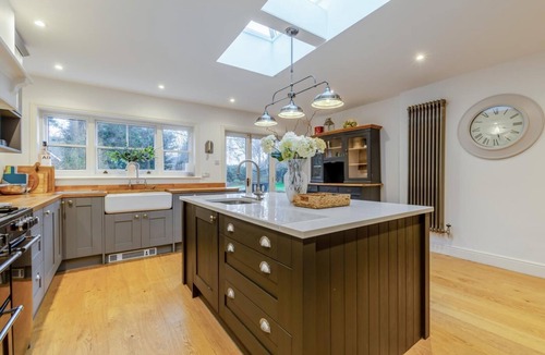 Maidstone Cottage | 4 Bed in Maidstone (oc-s30425)