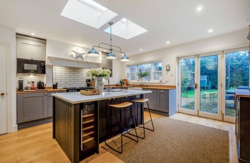 Maidstone Cottage | 4 Bed in Maidstone (oc-s30425)