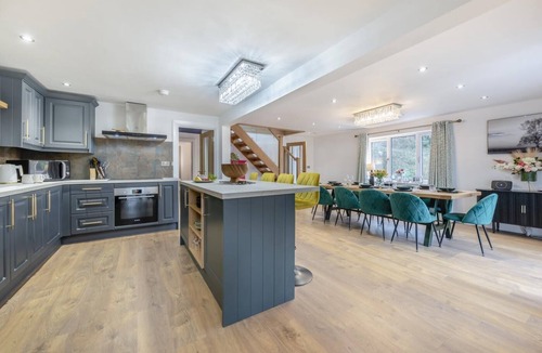 Milford Haven Cottage | 4 Bed in Milford Haven (oc-y30370)