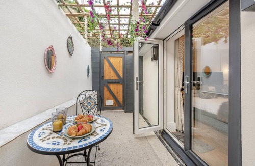 Milford Haven Cottage | 4 Bed in Milford Haven (oc-y30370)