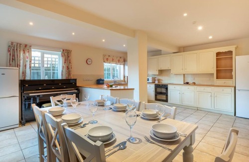 Thorpeness Cottage | 4 Bed in Thorpeness (oc-bays)