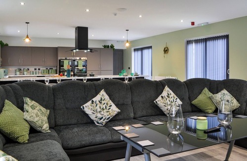 Hornsea Cottage | 4 bedroom accommodation in Great Hatfield, near Hornsea