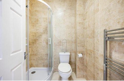 East Ham South House | 4 Bedroom house, 6 beds in East Ham
