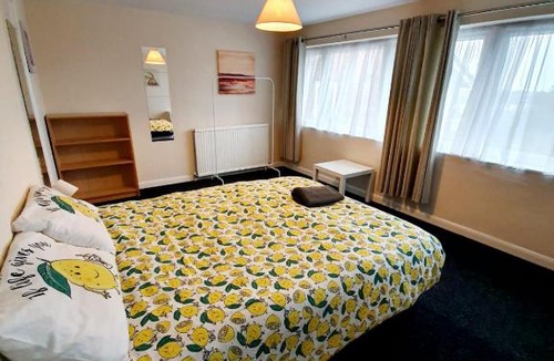 Rayleigh Apartment | 4 Bedroom Rayleigh Town House