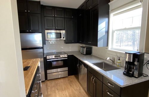 Wasaga Beach House | 4 bedroom townhouse in Wasaga Beach, steps to sandy beach, high speed wifi, AC