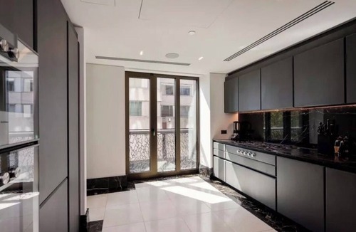 Mayfair Apartment | 4 bedrooms Luxury Mayfair Apartment w/Swimming Pool & Cinema, sleeps 10