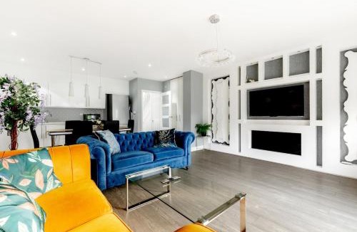 Borehamwood House | 4-BR House Near-Harry Potter-SkyStudios-Sleep 8 & Work Stays
