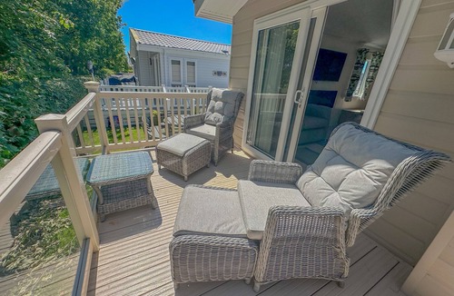 Saxmundham Cottage | 4 Lakeside (6) - sleeps 6 guests in 3 bedrooms
