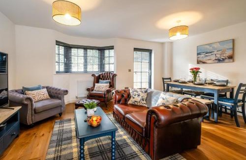 Thorpeness House | 4 Oakes Court, Thorpeness - Sleeps 6 - Close to Thorpeness Meare and the beach, Close to Thorpeness Golf, Hotel and Country Club, Only 2 miles from #Aldeburgh, Managed by Aldeburgh Coastal Cottages