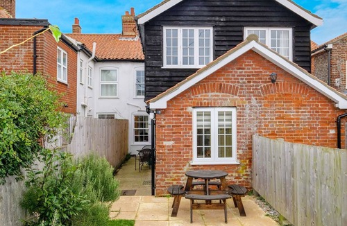 Thorpeness Apartment | 4 Old Homes - sleeps 6 guests in 3 bedrooms