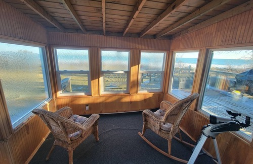 Leamington Cottage | 4 Season Cottage! Lake, Hot tub and Family fun