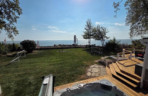Leamington Cottage | 4 Season Cottage! Lake, Hot tub and Family fun