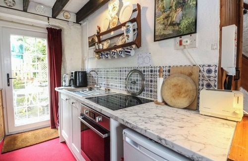 Kentallen Cottage | 4 WHITEROW, romantic, with a garden in Ballachulish