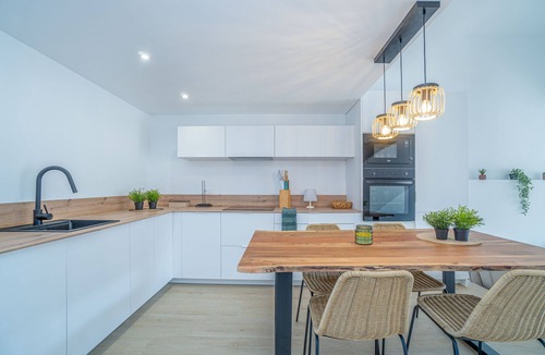 Empuriabrava Ski Chalet | 405-Beautiful house on the canal with mooring for rent with parking and wifi
