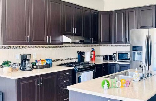Brampton House | 4BR Family house ~ Backyard ~ Balcony~Board Games