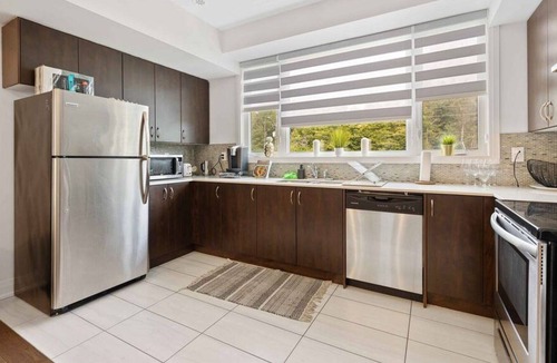 Pickering House | 4BR Luxurious Escape, Pickering
