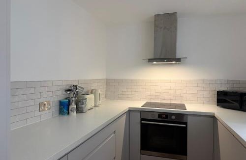 Enfield House | 5 Bed Cottage