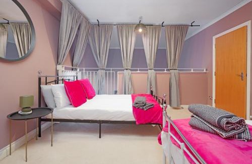 Finnieston Apartment | 5 Bed Finnieston SkyHigh Duplex with Parking