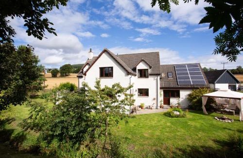 Alness House | 5-Bed Highland Lodge - NC500 - Sleeps 10