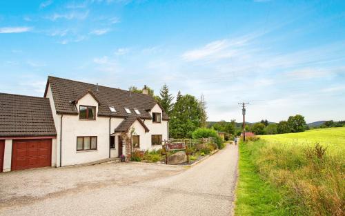 Alness House | 5-Bed Highland Lodge - NC500 - Sleeps 10
