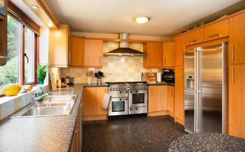 Alness House | 5-Bed Highland Lodge - NC500 - Sleeps 10