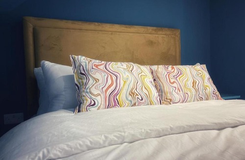 Turnhouse House | 5 Bed house sleeps10 free parking pets city centre