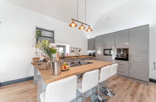 Galston Cottage | 5 Bed in Galston (oc-s33451)