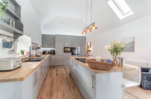 Galston Cottage | 5 Bed in Galston (oc-s33451)