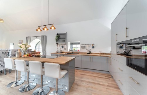 Galston Cottage | 5 Bed in Galston (oc-s33451)
