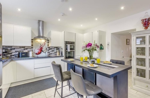 Kidwelly Cottage | 5 Bed in Kidwelly (oc-d39069)