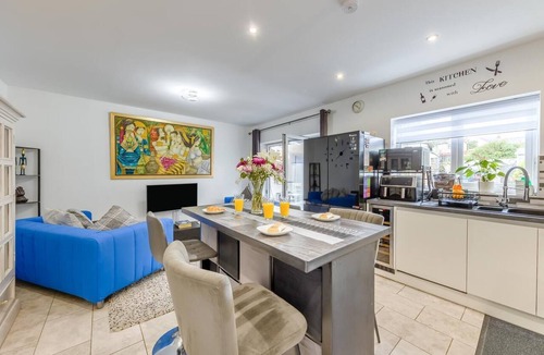 Kidwelly Cottage | 5 Bed in Kidwelly (oc-d39069)
