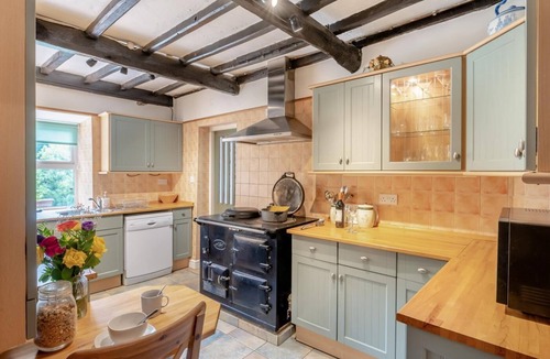 Hawes Cottage | 5 Bed in Snaizeholme (oc-w32200)