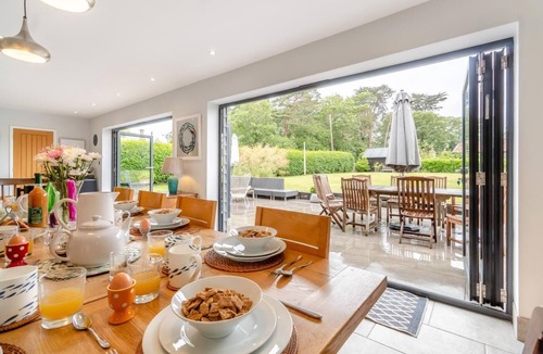Walberswick Cottage | 5 Bed in Walberswick (oc-hlodg2)